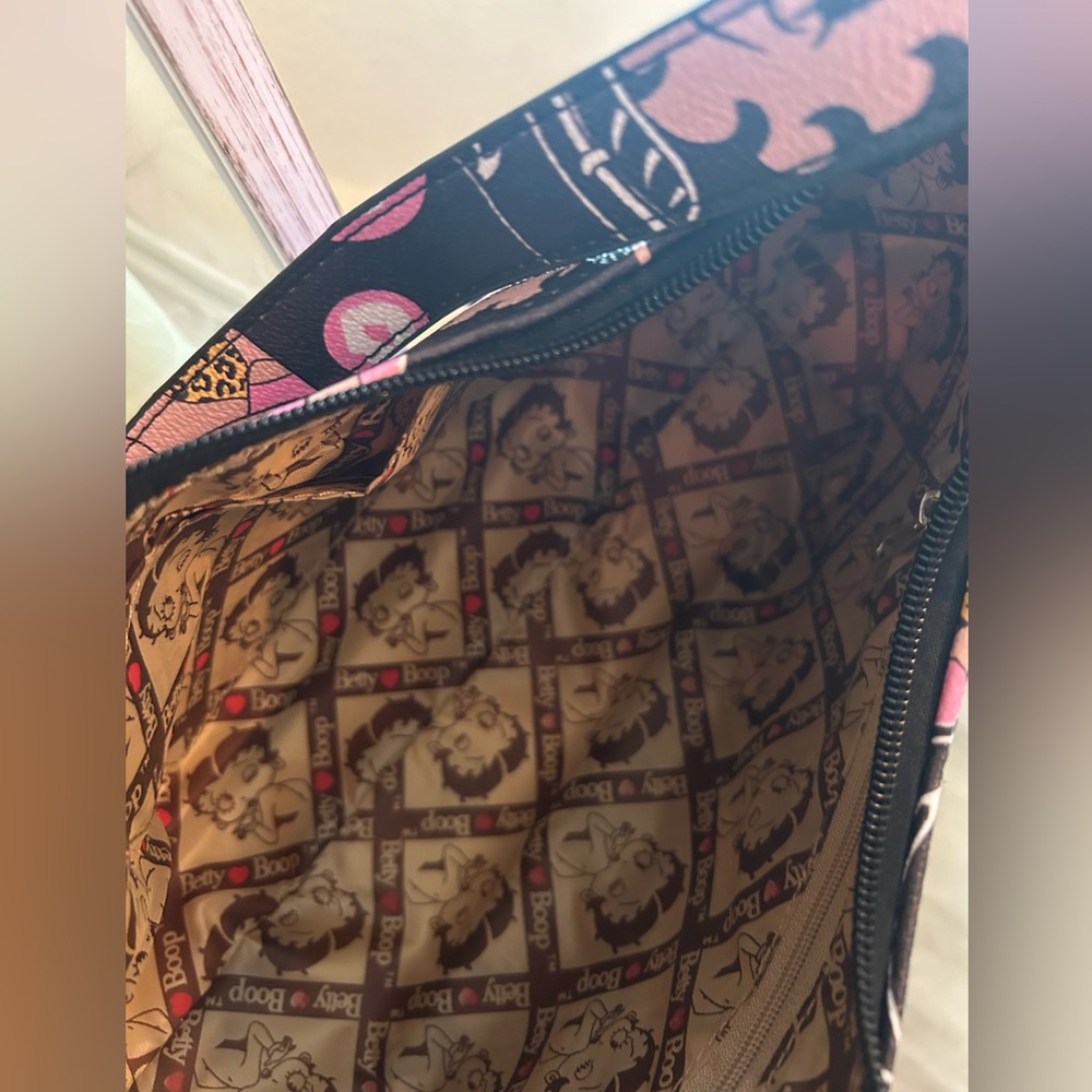 Betty Boop Pink and Black Women's shoulder bag - Picture 4 of 5